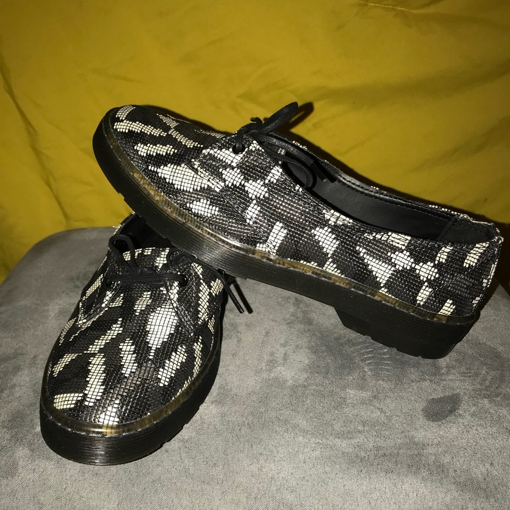 US 8/UK 39 Dr. Marten MORADA Aztec Weave